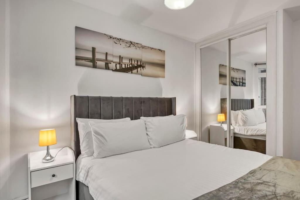 Peaceful 2-Bed South Bank Apartment Лондон Екстериор снимка