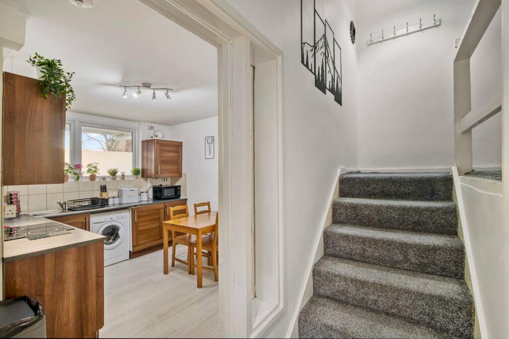 Peaceful 2-Bed South Bank Apartment Лондон Екстериор снимка